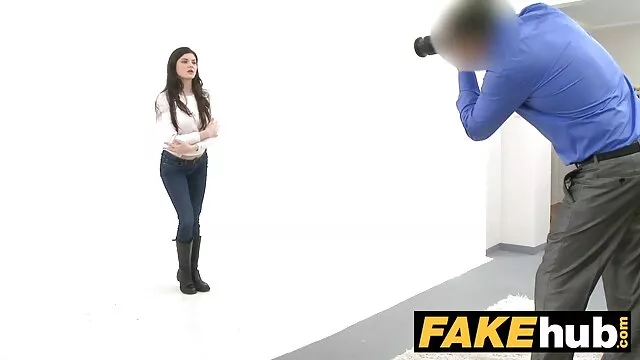 Masaje erótico de Hot Vendy Venus en el mejor porno en español latino público