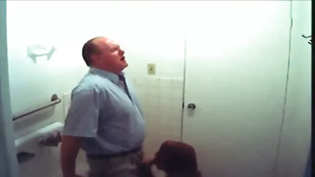 STP7 ¡Marido filma a su cine porno latino esposa follando, bañándose y chupando!