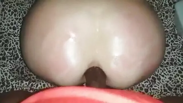 Marido graba a esposa y hermana pequeña con una BBC en el porno latino americano hotel