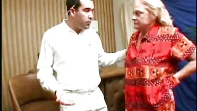 Nena amante de garganta porrno latino profunda se atraganta con una polla dura